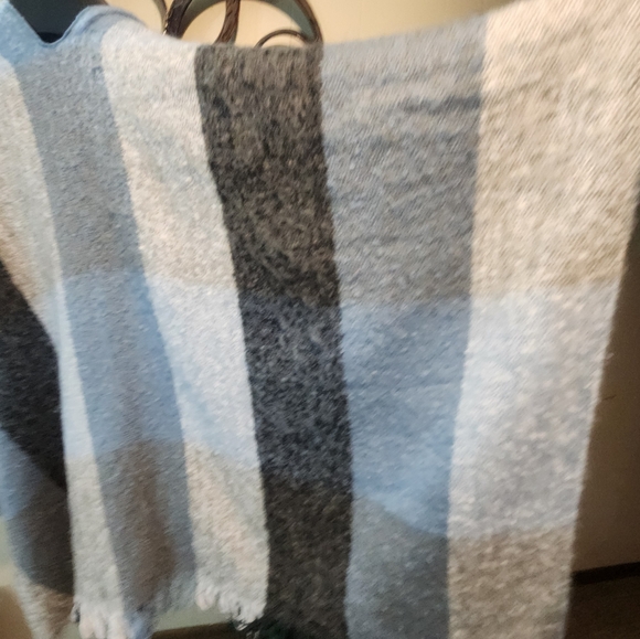 IGLOOS Beautiful Blues Striped Poncho - Picture 7 of 8